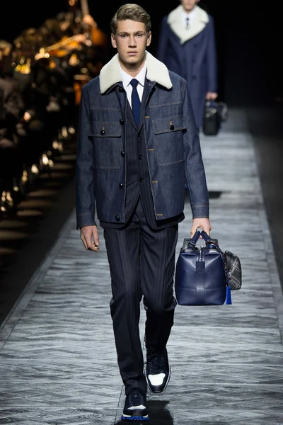 Look 23